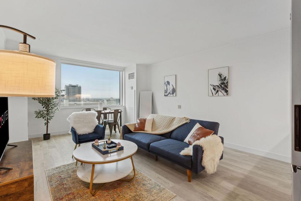 Beachfront 1br 2ba Cozysuites At Showboat