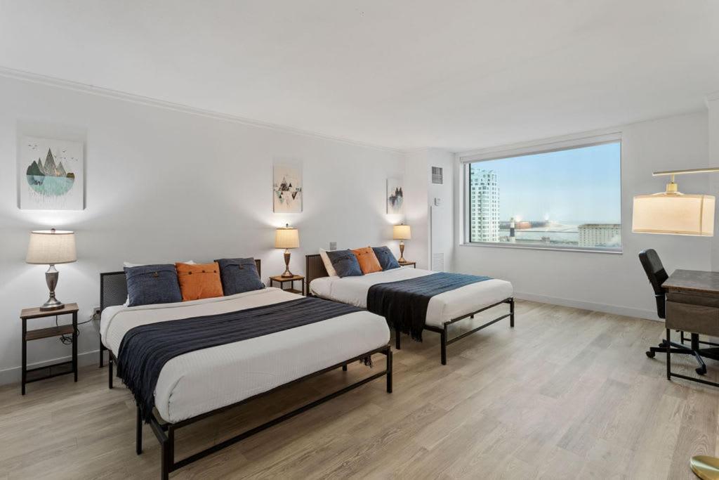 Beachfront 1br 2ba Cozysuites At Showboat *