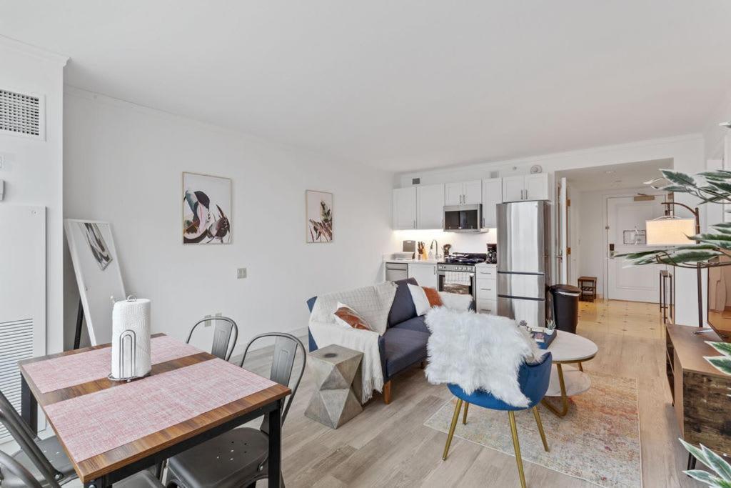 Beachfront 1br 2ba Cozysuites At Showboat Apartment