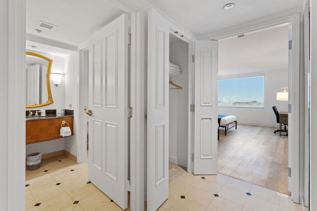 Beachfront 1br 2ba Cozysuites At Showboat *